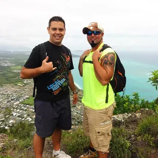 One of my Guides, Braddah Rod, up along the crest between Kam and Mariners