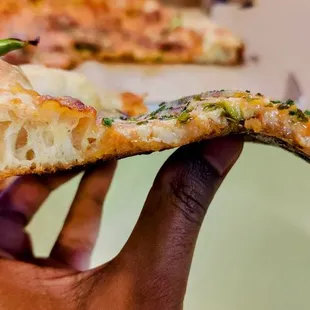 It&apos;s no floppy slice ..look at those bubbles. Bread is their specialty and you could taste it in the crust.