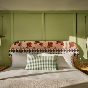 Wayfinder Waikiki King Bed