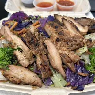 chicken with half yakisoba and half white rice and veggies
