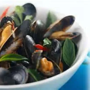 Steamed black mussels in  white wine and garlic
