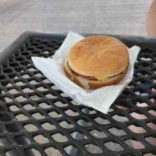 Regular cheeseburger