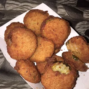 LOVE LOVE LOVEEEEEE THE FRIED PICKLES! Best in town!!