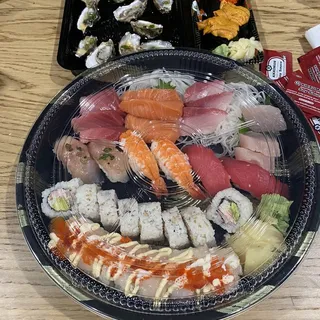 Tobiko Nigiri (2 pieces)
