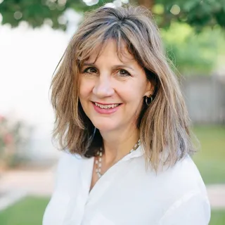 Debbie V.