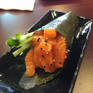 My favorite the spicy salmon hand roll!!