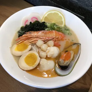 A6. Seafood Ramen