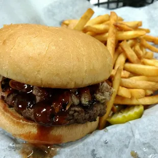 Carolina Burger -- Burger with pulled pork and BBQ sauce. I opted to remove the coleslaw