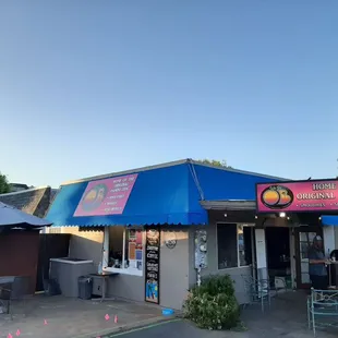 the outside of a restaurant