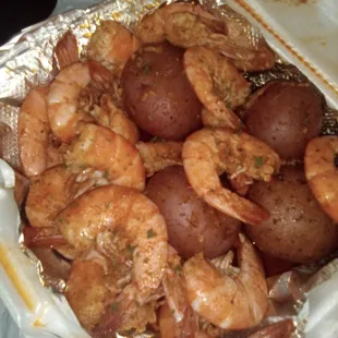 Mild boil 20 shrimps for each 10 shrimp it comes with one corn and potatoes but I got no corn so extra potatoes