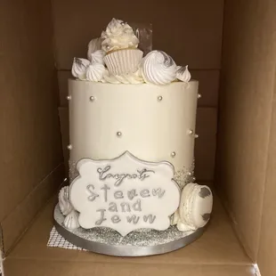White Sparkle Petit Cake