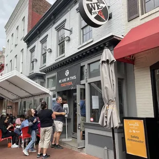 the outside of a restaurant