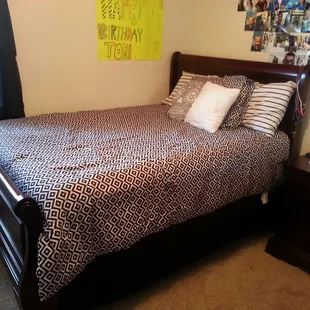 Very nice full size sleigh bed