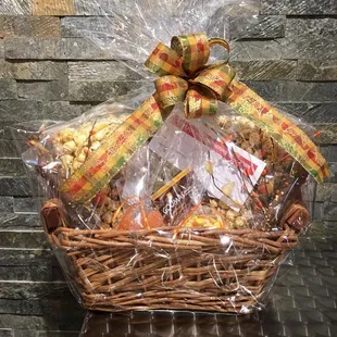We can create for you a unique and custom gift basket using our kettle corn flavors and Goumas chocolates.