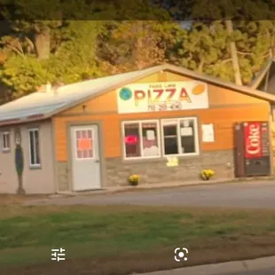 the location of the pizza parlor