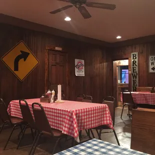 I wish this photo was scratch and sniff. This place smells so good. It's redolent with deep, smoky goodness.