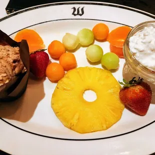 Lunch fruit plate with no grapes