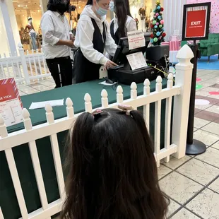 Pictures with Santa 2021 (I don&apos;t recommend!)