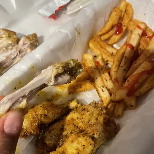 6 piece special with seasoned fries! Lemon Pepper