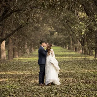 couple kissing during El Paso wedding