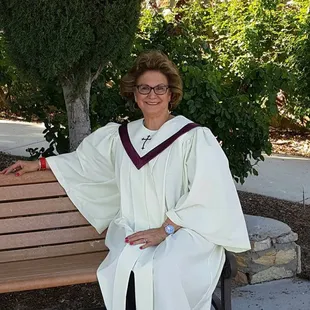 Barbara Perez/ Officiant