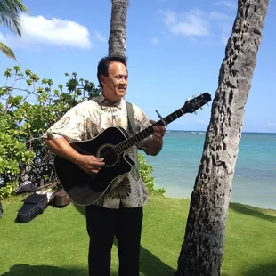 Kahu Kalehua Playing for a Wedding