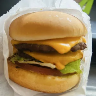 Double Wedge ($6.48) Produce was fresh, but patties needed seasoning)