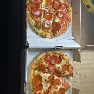 I am from Virginia and friends of mine said I need to try the pizza here.Got the house special.