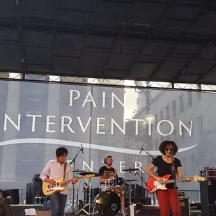Mia Borders band
