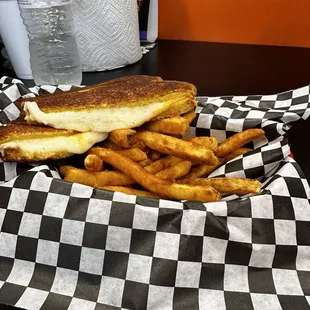 Kids Grilled cheese combo