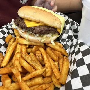 Kids burger with fries
