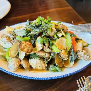 Spicy Thai Basil Clams