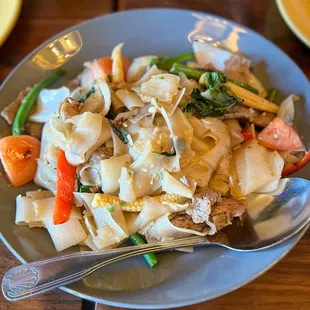 Pad kee mao