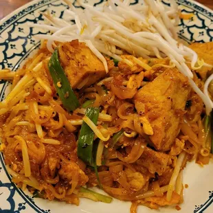 Pad thai with tofu