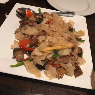 Crispy Duck Pad Kee Mow