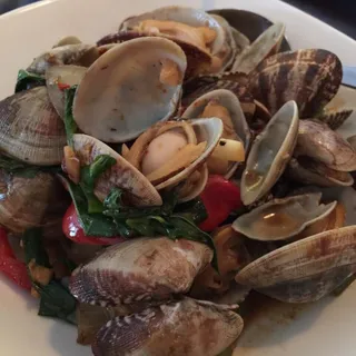 Spicy Basil Clams