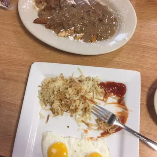 I had the praline French toast and a couple eggs and hash browns, was delicious!