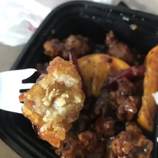 see the tiny bit of chicken? i'm sayin pea size chk. battered like 4 times