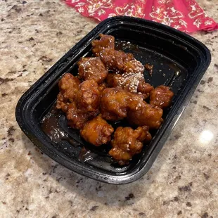 food, chicken wings and fried chicken