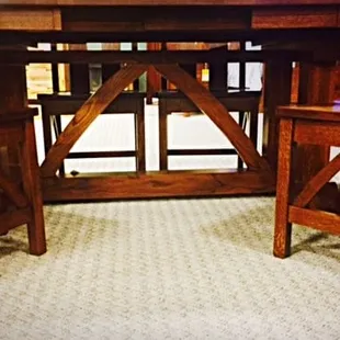 A beautiful 1/4 Sawn White Oak Trestle. Extends to 120" long with 4 leaves.