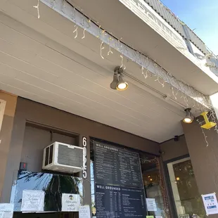 the outside of a restaurant