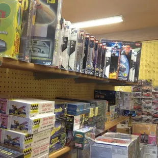 Tons of sci-fi and monster models