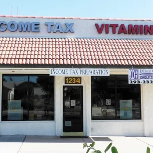 This is our shop!  Shopkeeper Sue Higley,  co-owns the shop with spouse John Higley, who is also an accountant.