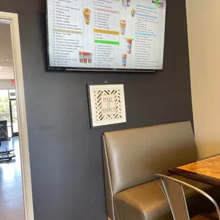 Love finding new shake spots near my gym! Super cool environment, clean and friendly staff