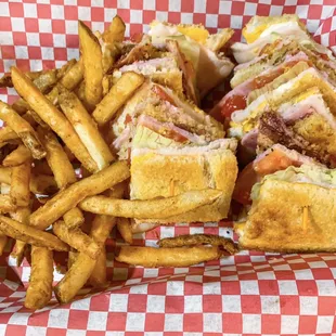 Club with spicy fries