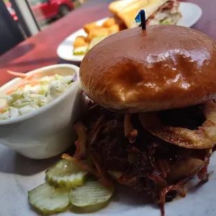 Pulled pork bbq sandwich w coleslaw