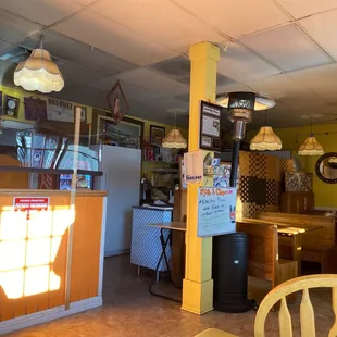 Restaurant and cashier/to go area