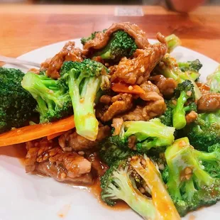 Broccoli Beef $14.95 / alternative protein available. This dish tasted sweet, almost like sweet soy sauce was used.
