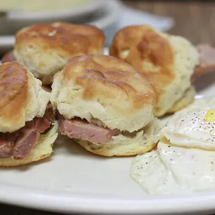 Wendell Smith&apos;s Restaurant. Nashville meat and three. Old meat n 3 serving southern food and country cooking. Country Ham biscuits.