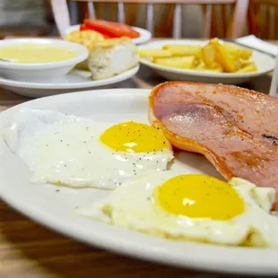 Wendell Smith&apos;s Restaurant. Nashville meat and three. Old meat n 3 serving southern food and country cooking. Big breakfast.